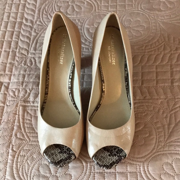 naturalizer peep toe shoes